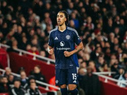 Statistik Debut Leny Yoro di MU