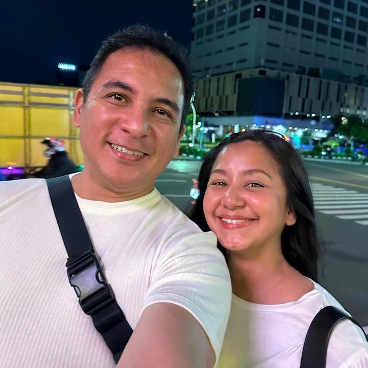 <p>Selebriti Amara menikah dengan Frans Mohede Lingua pada 1 Desember 1999. Kini, keduanya telah mengarungi bahtera rumah tangga selama lebih dari dua dekade. (Foto: Instagram@amaranggana)</p>