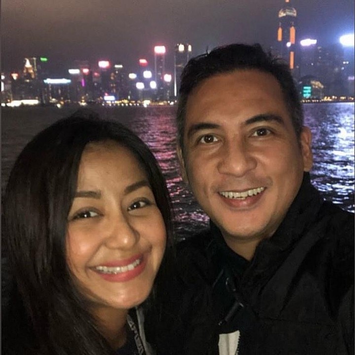 <p>Bahkan, belum lama ini mereka merayakan ulang tahun pernikahannya yang ke-25. Momen itu dibagikan langsung oleh Amara melalui beberapa potret yang diunggah di akun Instagram pribadinya. (Foto: Instagram@amaranggana)</p>