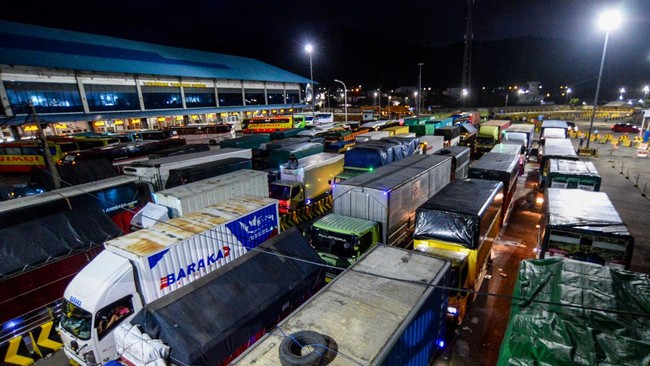 Gubernur Lampung, Rahmat Mirzani Djausal rencanakan pengaktifan Pelabuhan Panjang sebagai opsi cadangan untuk arus balik Lebaran 2025 jika terjadi kepadatan.