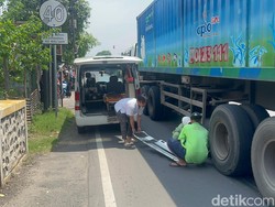 Dibonceng Anak Pulang Sekolah, Emak-emak Tewas Terlindas Truk di Mojokerto