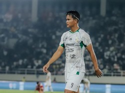 Ditandu Keluar Saat PSS Vs Persis, Hokky Caraka Jadi Gabung Timnas?