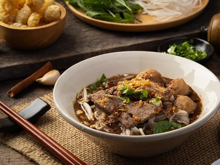 Resep Mie Kuah Daging Sawi Asin yang Punya Rasa Kaldu Sedap