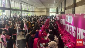 Antrean Mengular, Ada Pengunjung Dapat Hadiah dari Jakarta x Beauty