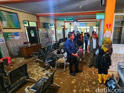 Bey Machmudin Tinjau Titik Banjir di Kabupaten Sukabumi