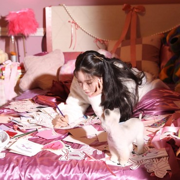 Lirik Lagu Sleigh - Chung Ha