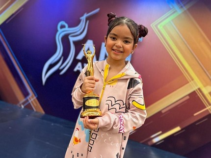 5 Potret Mazaya Amania, Penyanyi Anak yang Terima Piala AMI Awards