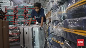 FOTO: Menambang Cuan dari Usaha Rakit Koper