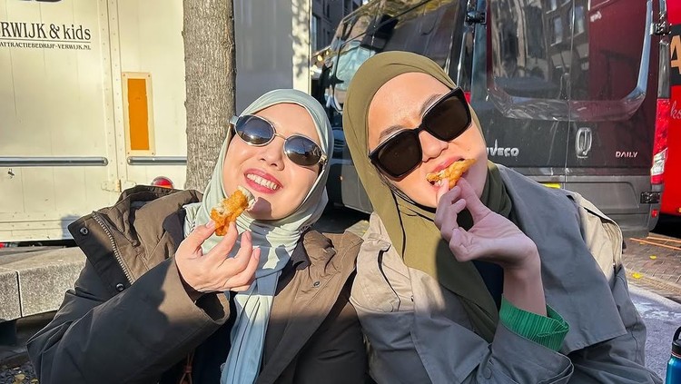 Paula Verhoeven dan Tya Ariestya
