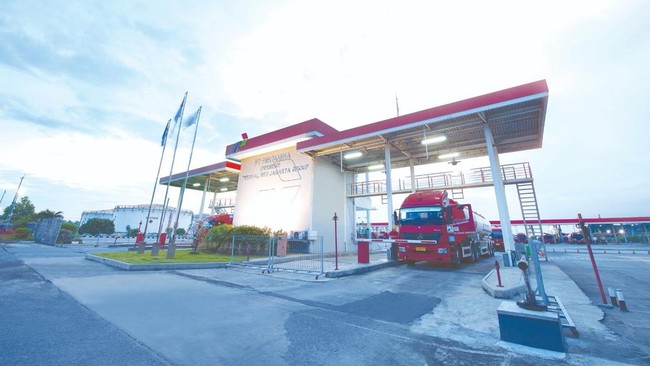 Dana kompensasi ini mencakup selisih harga formula dengan harga eceran di SPBU untuk penyaluran JBT Solar dan JBKP Pertalite di periode tiga kali triwulan.