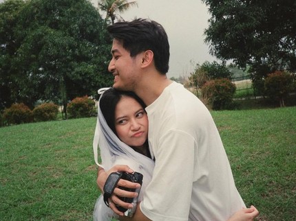5 Potret Hanggini dan Lutfi Aulia Rayakan 1 Tahun Pernikahan