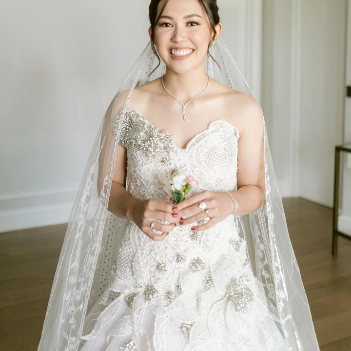 <p>Ribka Sugiarto juga berkarier sebagai atlet bulu tangkis. Ia merupakan peraih medali emas pada Kejuaraan Asia Junior 2018 bersama partnernya, Febriana Dwipuji Kusuma. Ribka tampil mangling di hari pernikahannya, ya, Bun. (Foto: Instagram: @ribkasugiarto)</p>