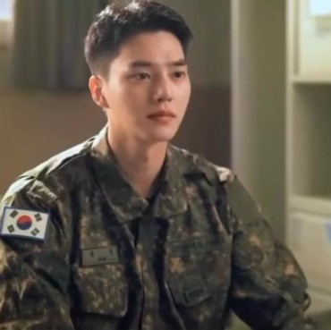 Song Kang Resmi Selesai Wajib Militer Hari Ini