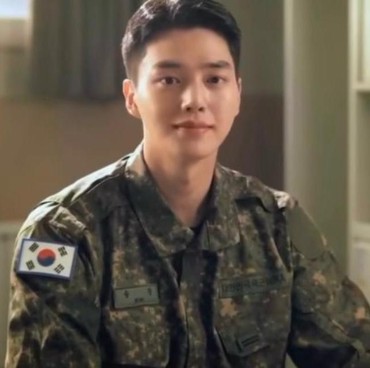 Penampilan Terbaru Song Kang di Tengah Wajib Militer Disorot