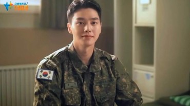 img-title Penampilan Terbaru Song Kang di Tengah Wajib Militer Disorot