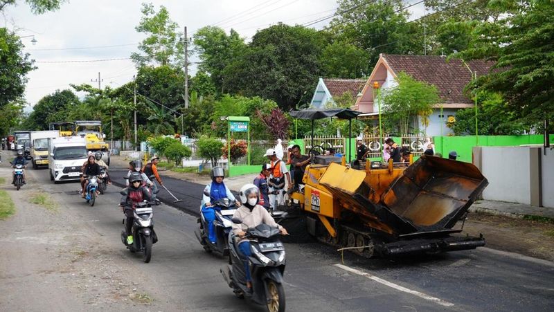 Pemerintah Kabupaten (Pemkab) Kediri bergerak cepat merespons aduan warga terkait kerusakan ruas jalan Pare-Kandangan