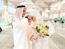 Zumi Zola Resmi Menikah dengan Putri Zulkifli Hasan di Masjid Nabawi
