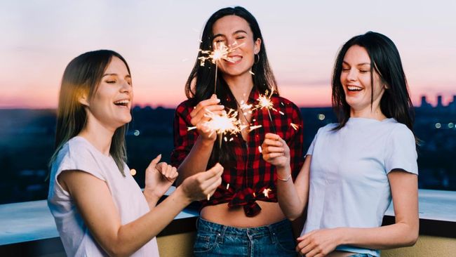 8 Rekomendasi Acara Tutup Tahun Bersama Teman yang Paling Mengesankan