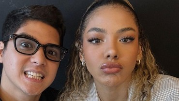 img-title Reaksi Tak Terduga Pacar Saat Zsa Zsa Utari Lakoni Adegan Panas dengan Al Ghazali