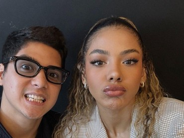 img-title Reaksi Tak Terduga Pacar Saat Zsa Zsa Utari Lakoni Adegan Panas dengan Al Ghazali
