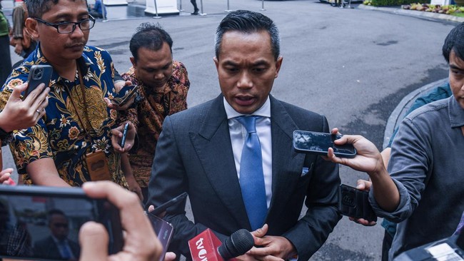 Kadin Indonesia - Prancis Teken MoU Bangun Dapur Umum MBG Anindya mengatakan asosiasi pengusaha Prancis (MEDEF) akan membantu Kadin Indonesia membangun 1.000 dapur umum Makan Bergizi Gratis.