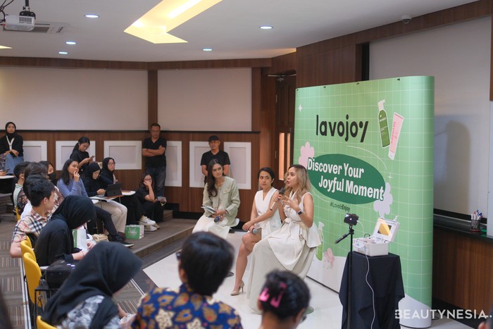 Talkshow Start Your Mental Health by Loving Yourself First di UI