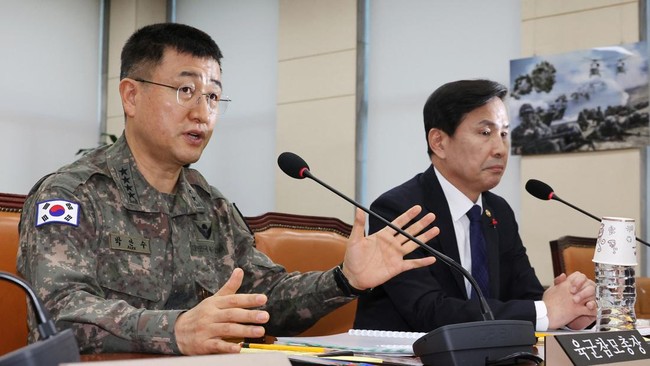 Korea Selatan memberhentikan tugas tiga komandan senior yang terlibat membantu Presiden Yoon Suk Yeol menerapkan operasi darurat militer "ilegal", Jumat (6/12).