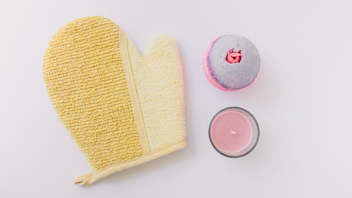 img-title Jangan Asal! Ini Cara Efektif Menggunakan Bath Gloves Agar Kulit Cerah dan Lembut