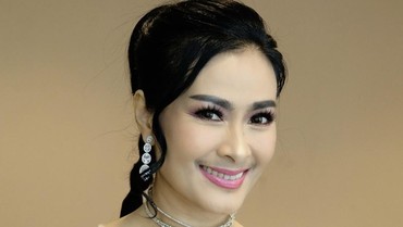 img-title Reaksi Iis Dahlia Usai Disindir Keras Nikita Mirzani soal DM Instagram