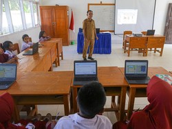 Dari Papan Tulis ke Layar Cahaya: SD di Pedalaman Konawe Menuju Era Digital