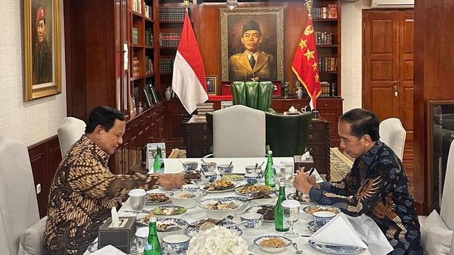 Prabowo bertemu Jokowi di kediamannya di Jalan Kertanegara, Jakarta Selatan, Jumat (6/12) malam.