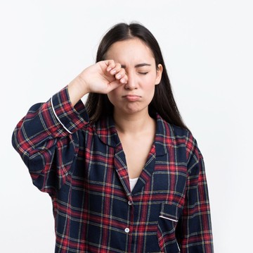 Kebiasaan Mengucek Mata Ternyata Bisa Berbahaya, Kenali 6 Dampak Buruknya!