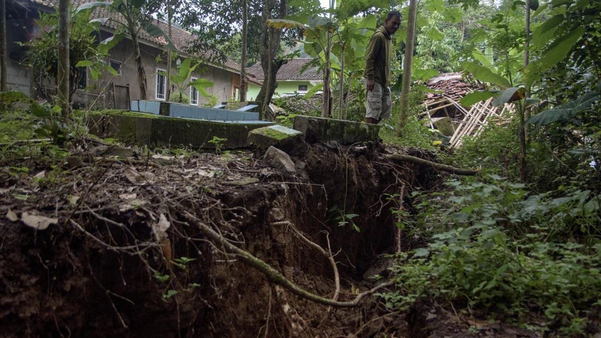 Purwakarta Tanggap Darurat Tanah Bergerak, Tol Cipularang Masih Aman