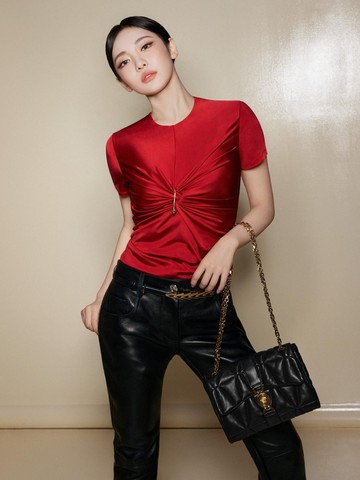 Bintangi Kampanye Versace Holiday 2024, Ningning aespa Pamer Visual Memukau