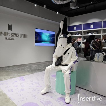 Melihat Langsung Kostum 'Permission to Dance' di POP-UP: SPACE OF BTS