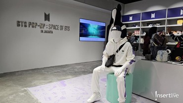 img-title Melihat Langsung Kostum 'Permission to Dance' di POP-UP: SPACE OF BTS