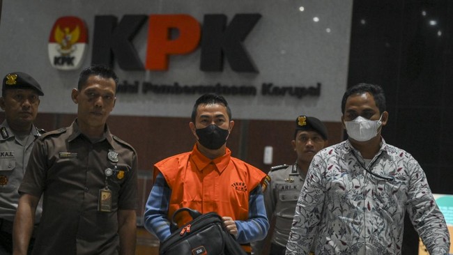 KPK sepanjang 5-12 Desember menggeledah 21 tempat terkait kasus dugaan korupsi pengelolaan anggaran di lingkungan Pemkot Pekanbaru tahun 2024-2025.