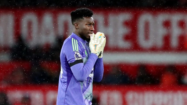 Andre Onana kembali jadi sorotan usai melakukan dua blunder fatal yang membuat Manchester United kalah 2-3 dari Nottingham Forest pada pekan ke-15 Liga Inggris.