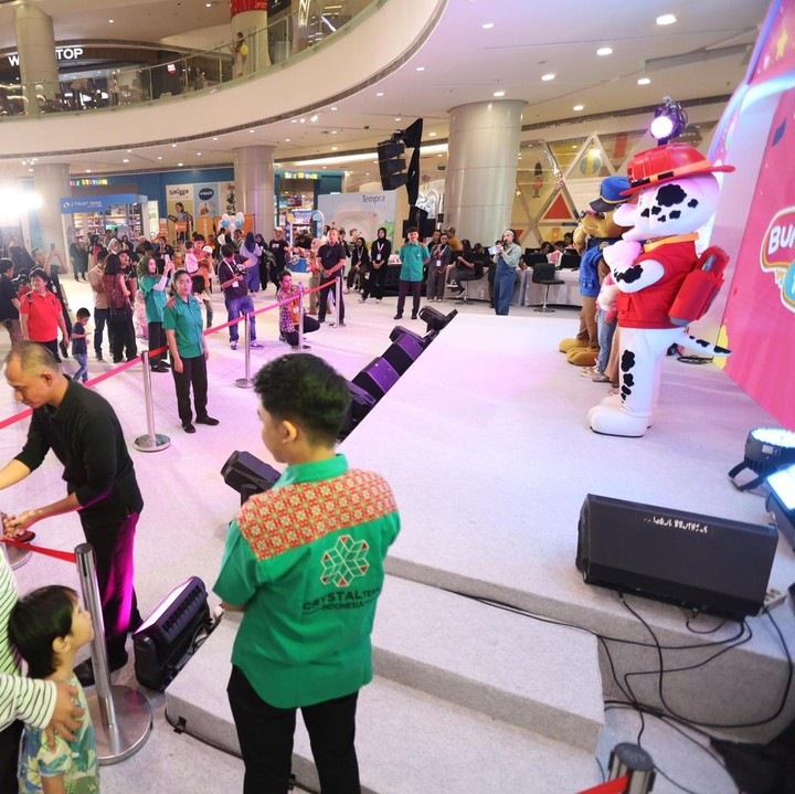 <p>Anak-anak yang mengikuti meet and greet PAW Patrol terlihat begitu antusias sejak datang ke Bundafest. Mereka berbaris rapi menunggu giliran untuk berfoto bersama dua karakter utama PAW Patrol, yakni Marshall dan Chase. (Foto: Deodotus Alvika)</p>
