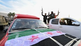 Pemberontak Suriah Deklarasi di TV: Tirani Bashar Al Assad Digulingkan