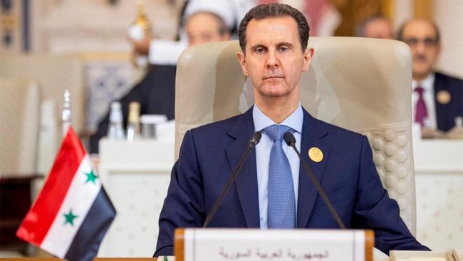 Presiden Suriah Bashar Al Assad dilaporkan kabur meninggalkan Damaskus pakai pesawat kala pemberontak sudah merangsek dan menduduki ibu kota pada Minggu (8/12).
