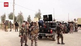 VIDEO: Tentara Suriah Cari Perlindungan di Irak usai Damaskus Dikuasai