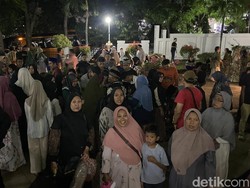 Cerita Bakul Pecel Umrah Bareng Anaknya Driver Ojol: Saldo Nol-Ikhtiar Kenceng