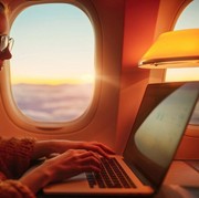 Ternyata Ini Alasan Jendela Pesawat Selalu Berbentuk Oval, Bukan Hanya Soal Estetika!