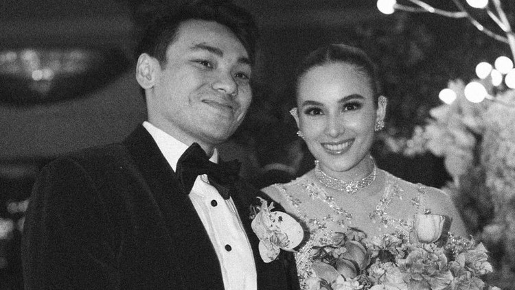 Chelsea Islan dan suami Rob Clinton