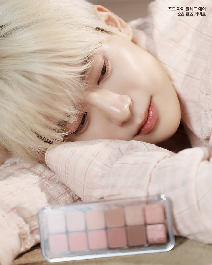 Dalam foto-foto yang dirilis, Jaehyun tampil memesona dengan riasan mata yang lembut dan natural./ Foto: instagram.com/clio_official