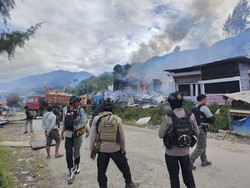 2 Kelompok Pendukung Paslon Pilkada Intan Jaya Bentrok, Kios-kios Dibakar