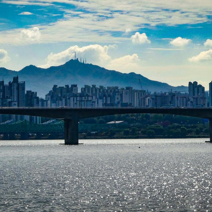 Ilustrasi Mountain Seoul