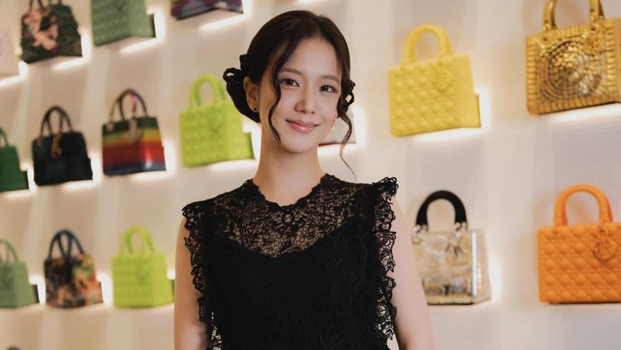 Jisoo BLACKPINK menghadiri acara pembukaan Dior Gold House di Bangkok Jisoo BLACKPINK menghadiri acara pembukaan Dior Gold House di Bangkok