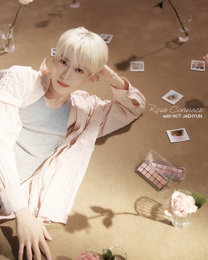 Kali ini Jaehyun berdandan menggunakan warna-warna soft yang menyejukkan mata, selaras dengan warna eye palette brand CLIO yang ia promosikan./ Foto: instagram.com/clio_official